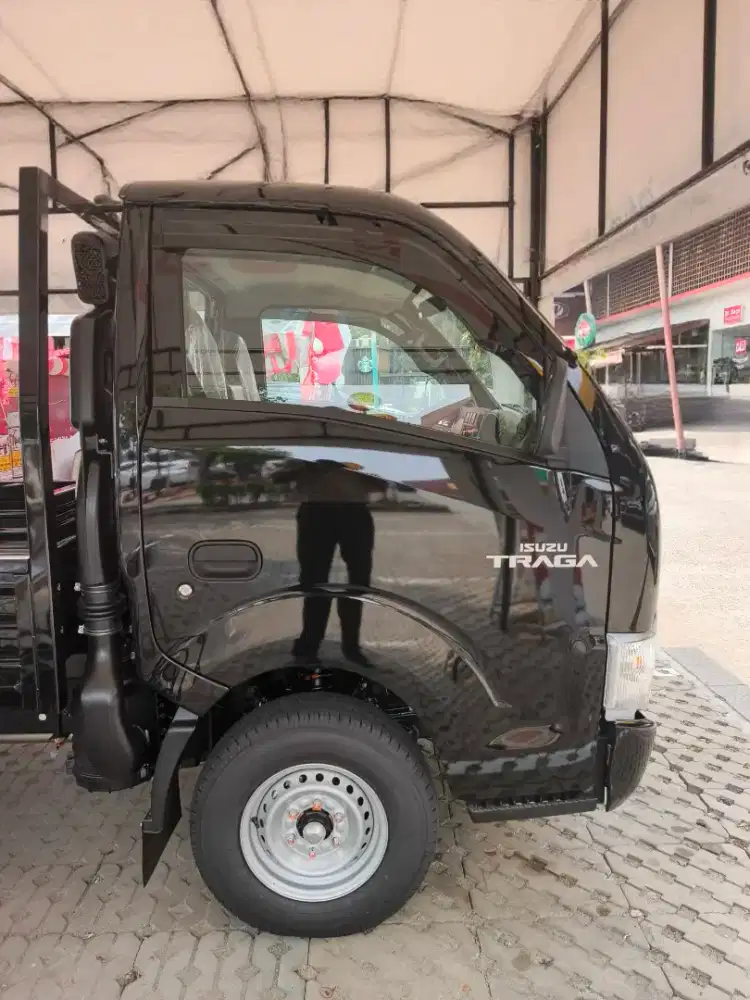 NEW ISUZU TRAGA PICK UP HITAM 2026