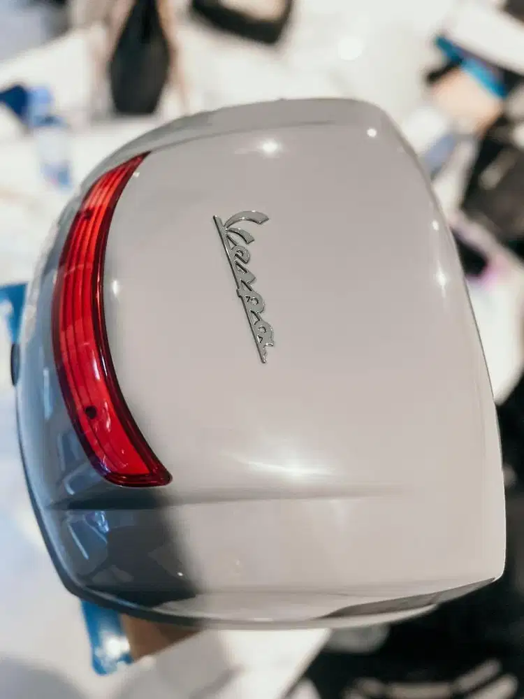 Dijual Cepat Top Box + Bracket Vespa