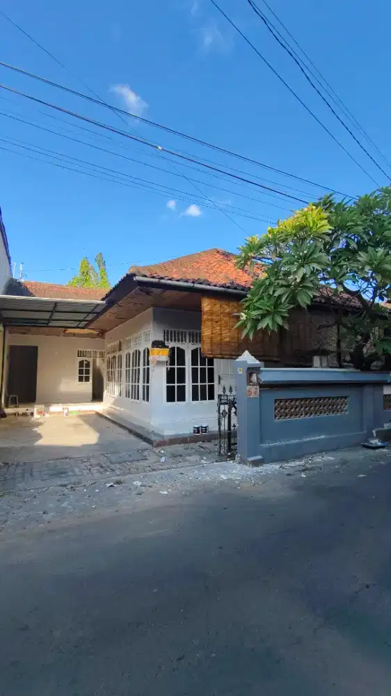 DISEWAKAN RUMAH LOK STRATEGIS