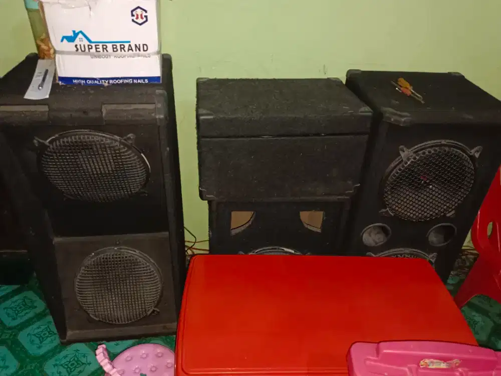 Speker karaoke box hitam