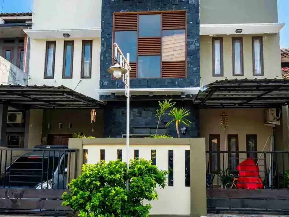 RUMAH DI PERUM JATI RAYA INDAH PEDALANGAN BANYUMANIK SEMARANG