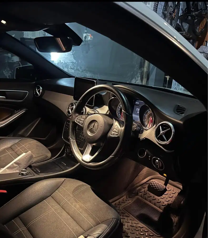 Mercedes benz cla 200