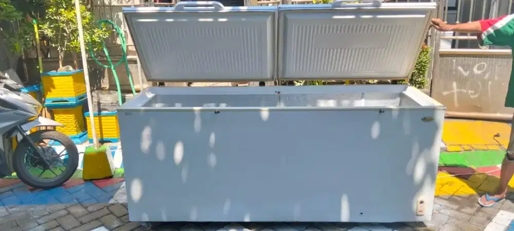 Freezer Box 600 Liter Super Beku & Original