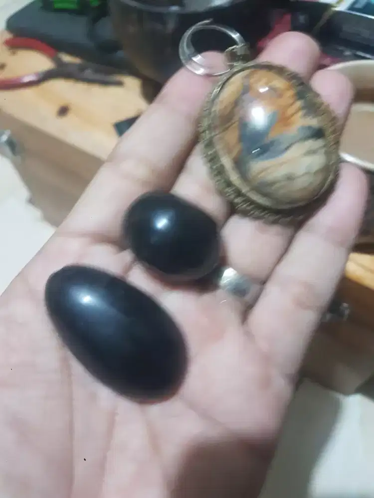 batu kelor hitam dan bandul liontin