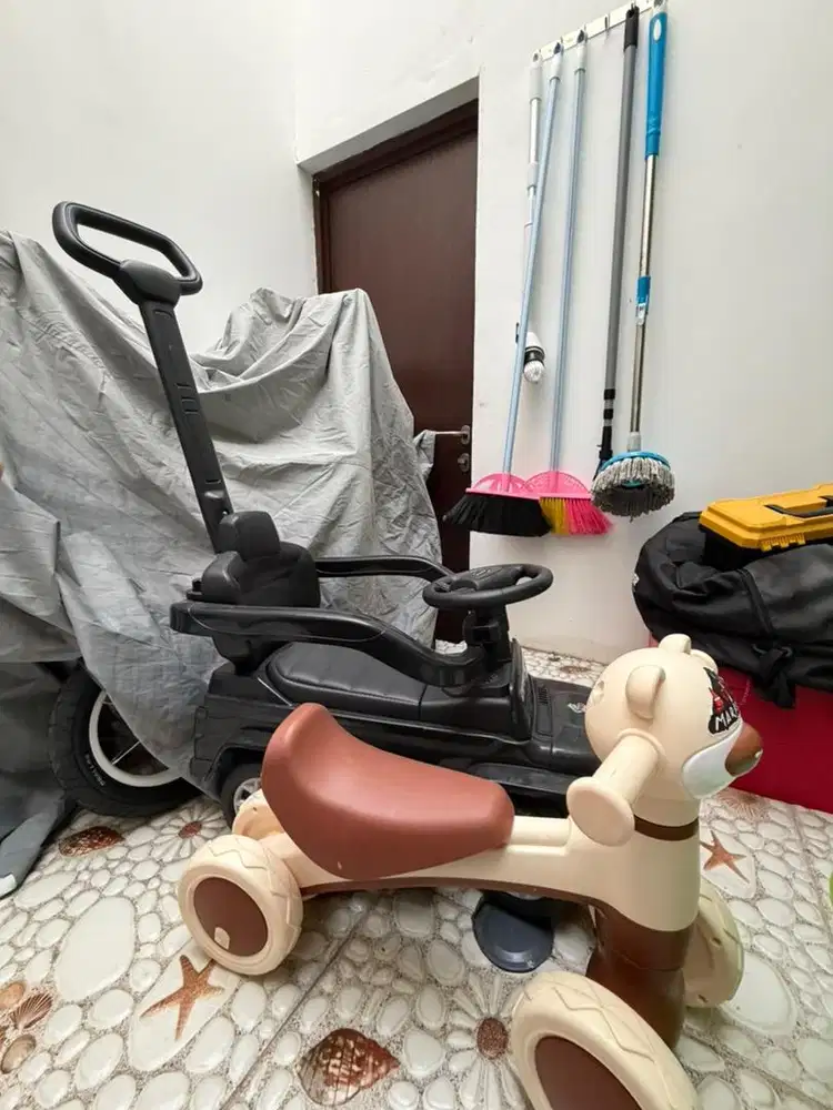 Mainan mobil dan sepeda anak sepaket