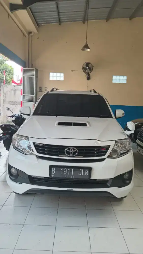 Fortuner TRD 4x2 Matic 2014 Putih