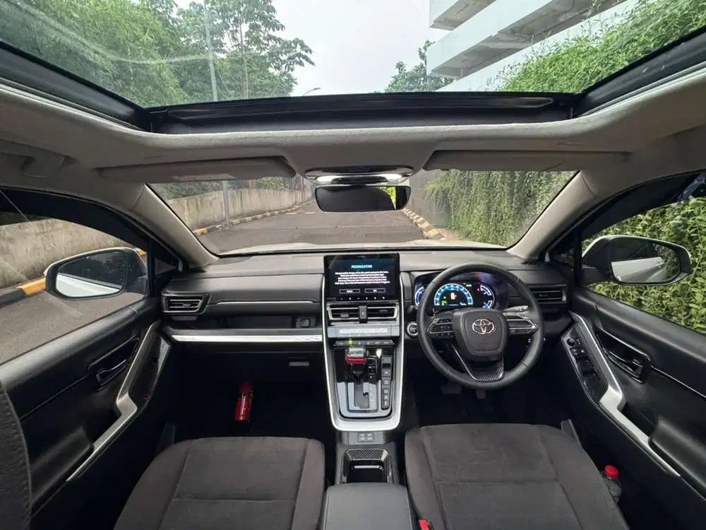 Toyota Kijang Innova Zenix V Hybrid Modelista 2025