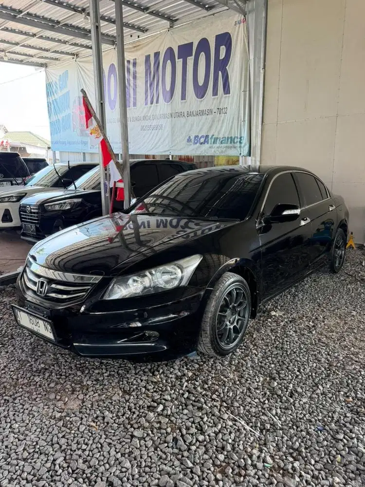 Honda accord tahun 2012 metic siap pakai liat dlu boss Ku