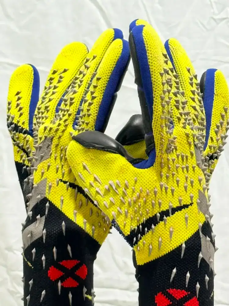 Sarung Tangan Kiper / Goalkeeper Gloves Adidas Predator Freak Replika