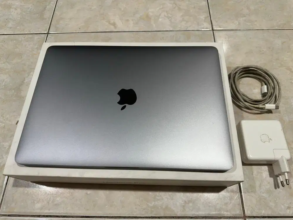 MacBook Pro 13 Inch M2 (2022) RAM 8GB / SSD 512 GB - Garansi Ex Ibox