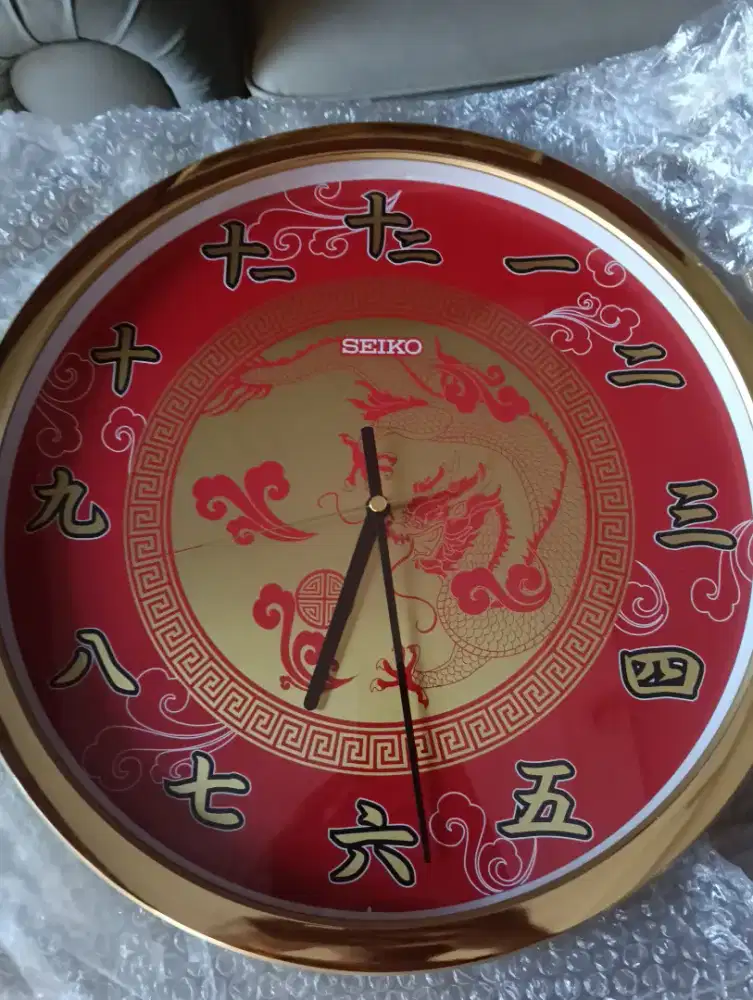 Jam dinding Naga merk Seiko
