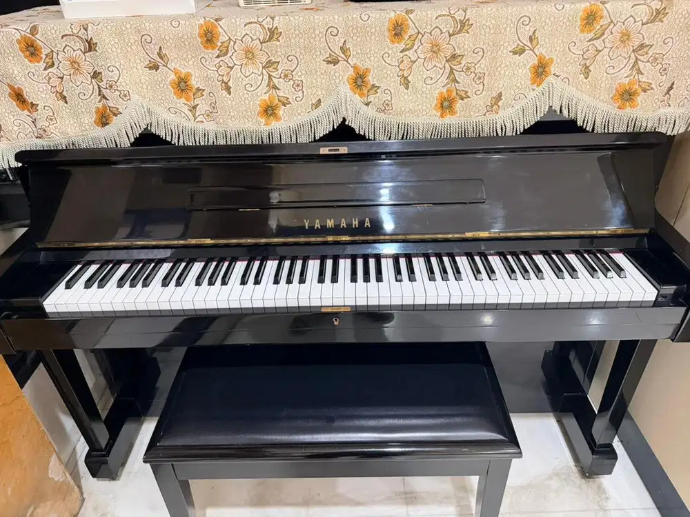 Piano yamaha U1E bagus banget