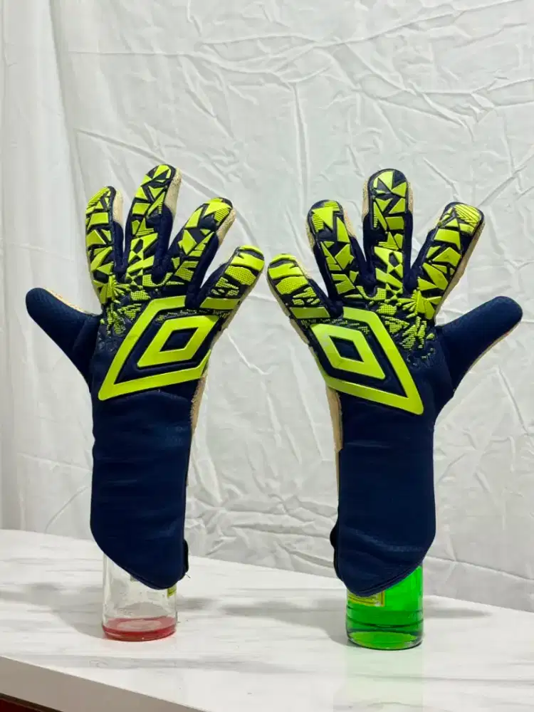 ORI Sarung Tangan Kiper Umbro Neo Pro Strapless Navy Volt - Gloves
