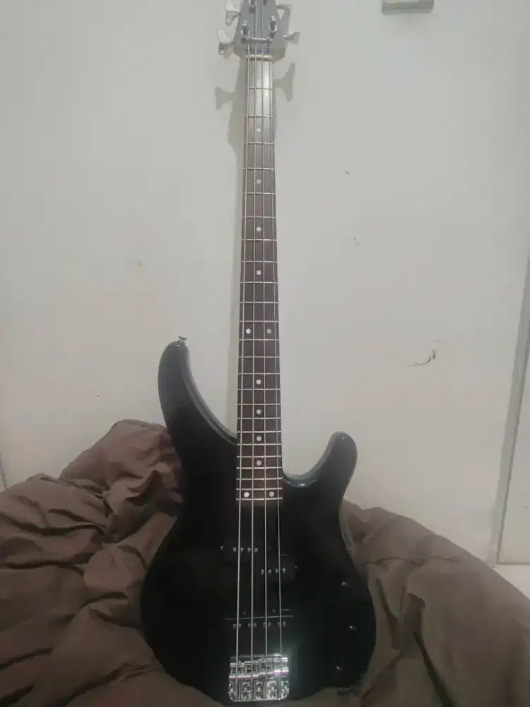 Yamaha Bass Elektrik TRBX174 HITAM