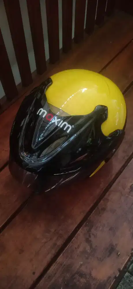Helm Maxim Kuning Bekas – Kondisi Sesuai Foto