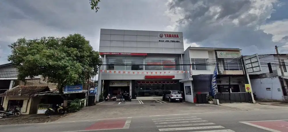 [DIJUAL] Gedung Komersil / Showroom dan bengkel motor