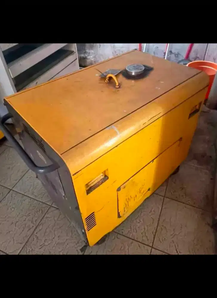 Menampung Elektronik Rusak