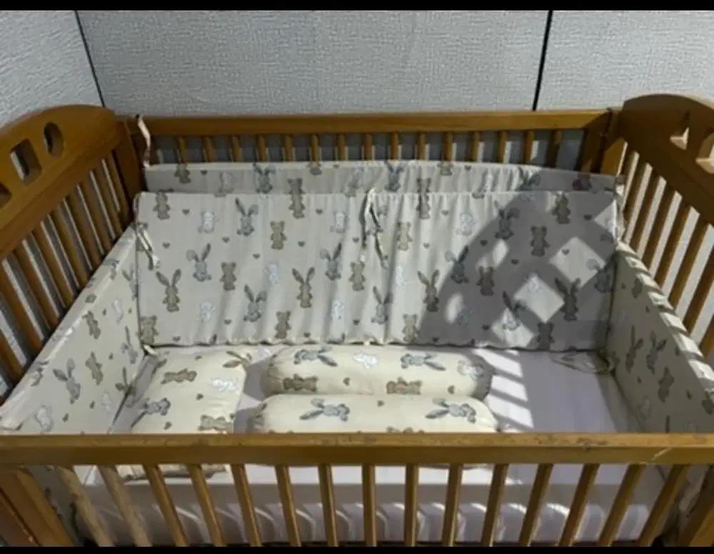 Box bayi / tempat tidur bayi Kayu
