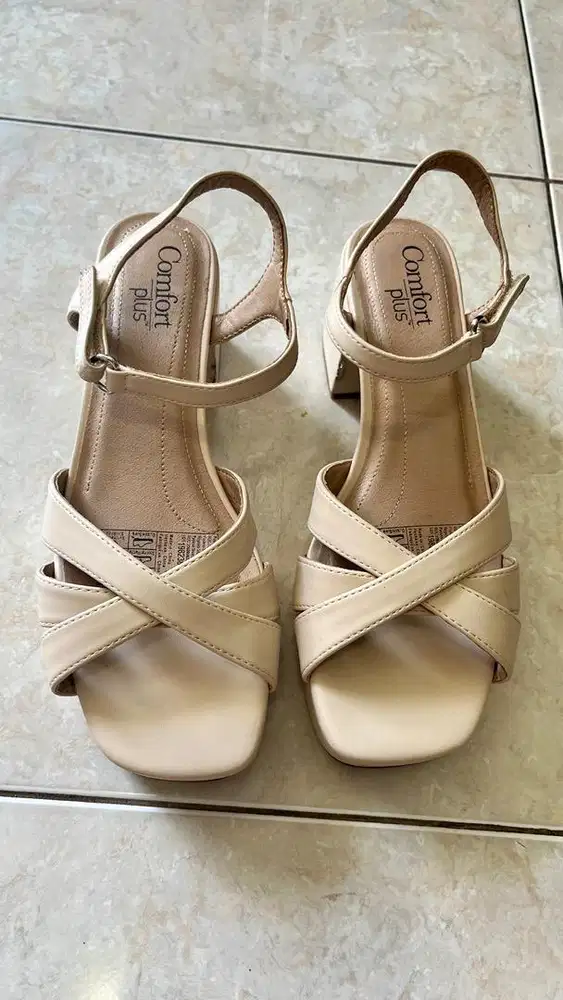 Preloved Payless By Comfort Plus Platform Heels Size 39