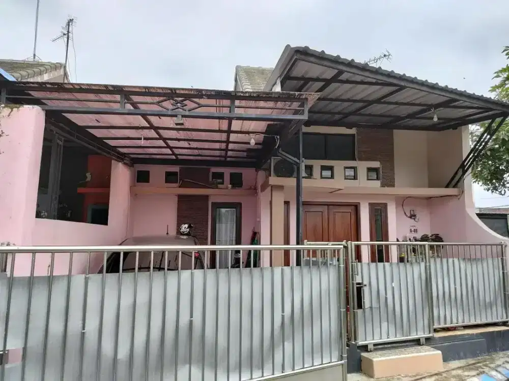 Rumah pojok perum Graha Pandaan. 1 km gate Tol Taman Dayu.