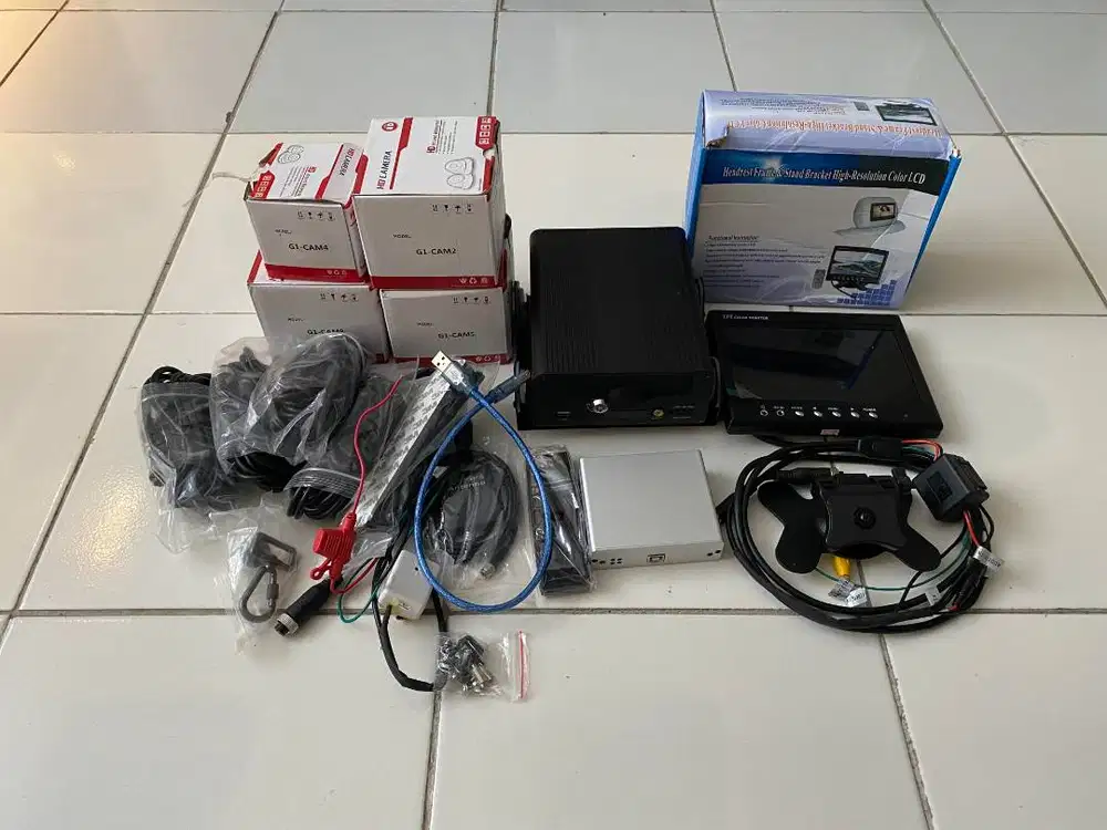 Paket kamera mobil dvr , camera , display layar Dvr beserta camera dll
