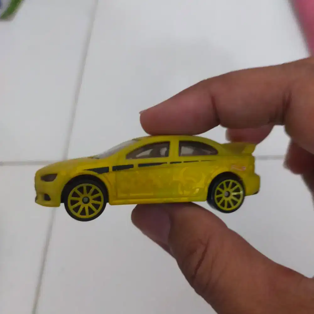 Luss hot wheels Mitsubishi Lancer colours shifter kondisi mulus