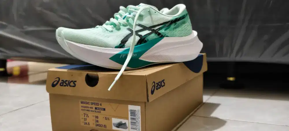 Asics Magicspeed 4 women Brand New
