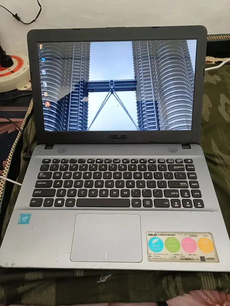 Laptop Asus Normal batre kuat dan charger ori