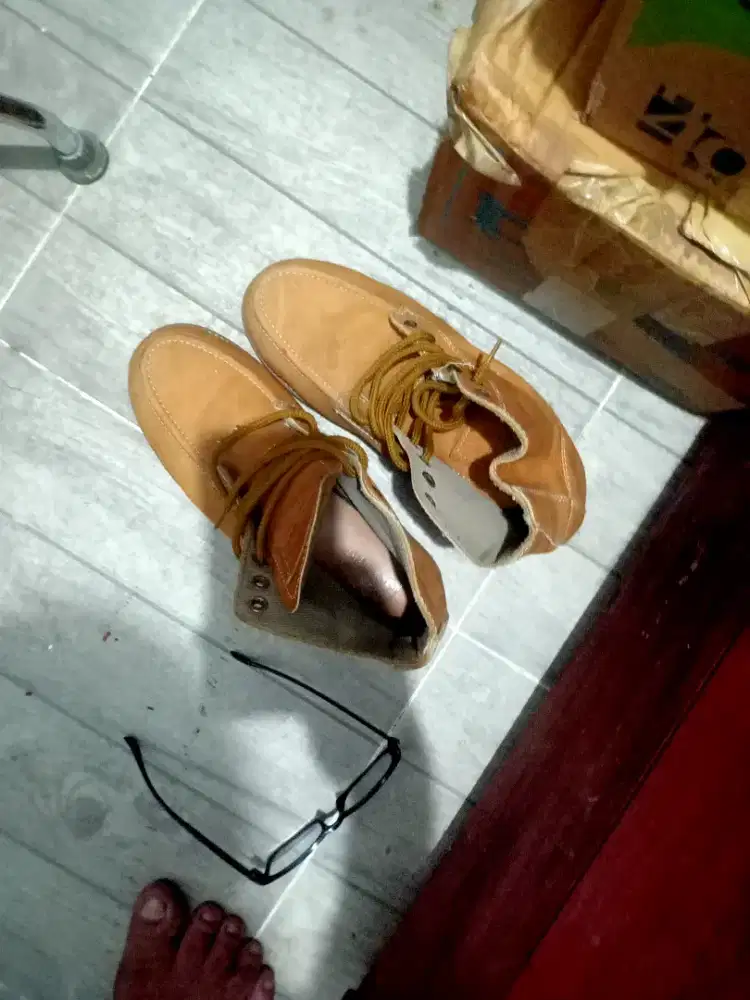 Sepatu pria infort cina