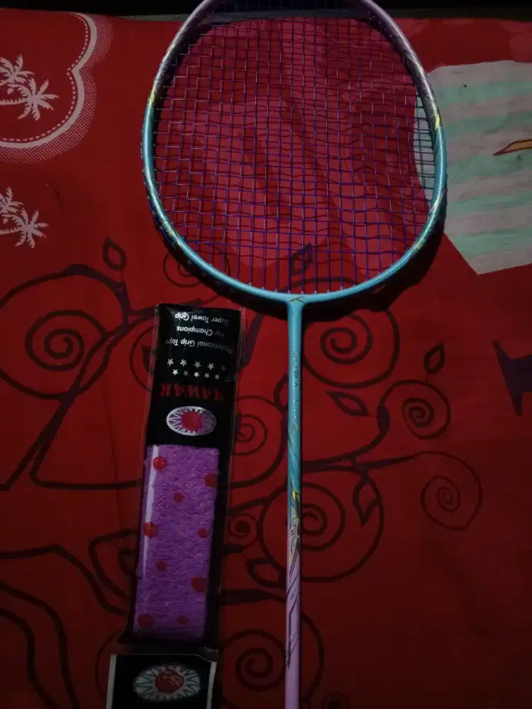 Raket badminton