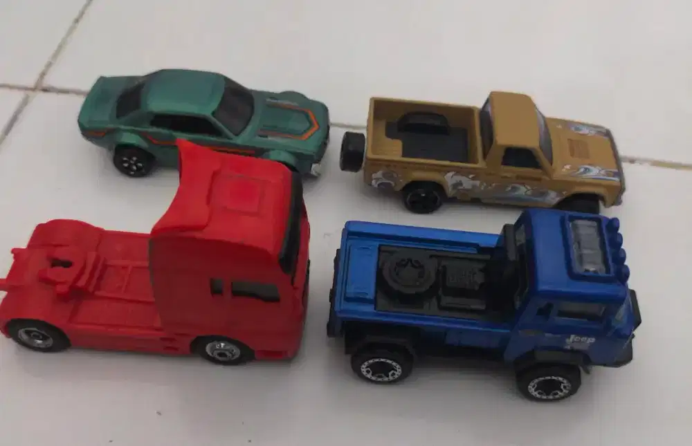 Luss hot wheels 4item kondisi mulus