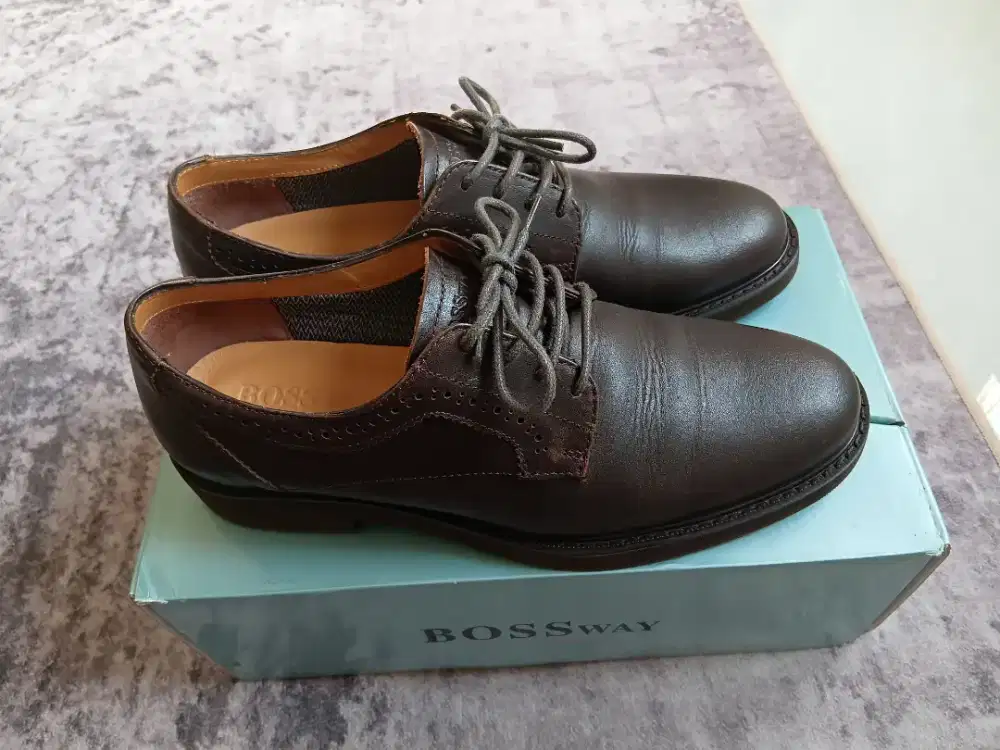Sepatu boss berkelas Jual BU