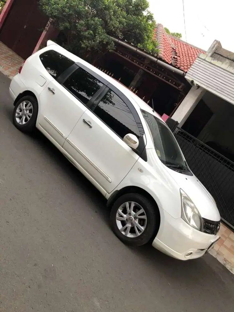 Nissan Grand livina 2011 Bensin