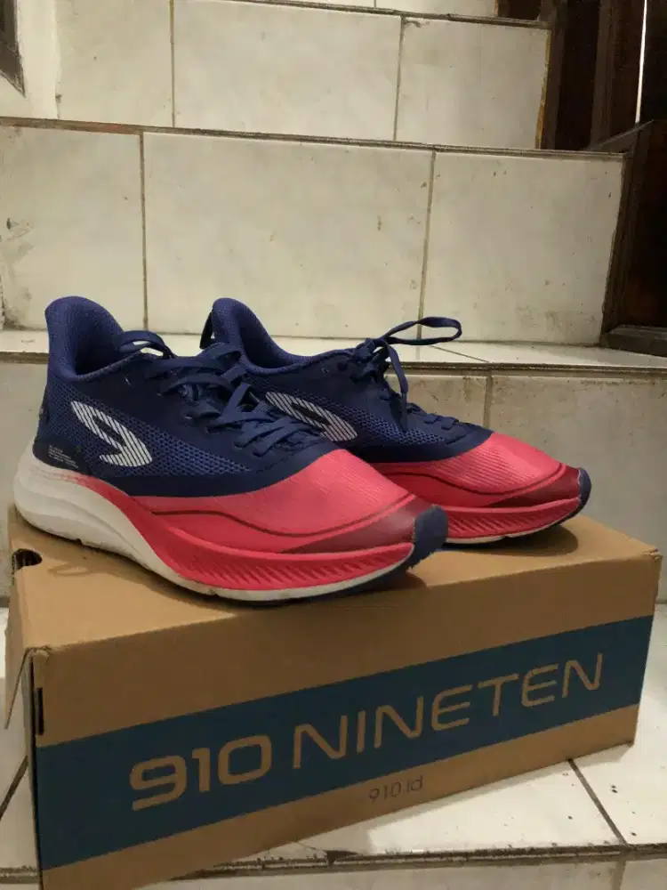 SEPATU RUNNING 910 SAKURA