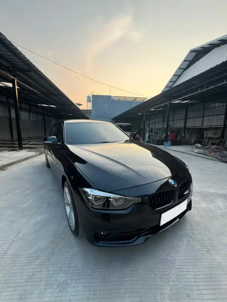 BMW 320i sport shadow 2019