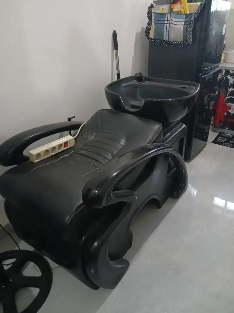 Tempat keramas salon