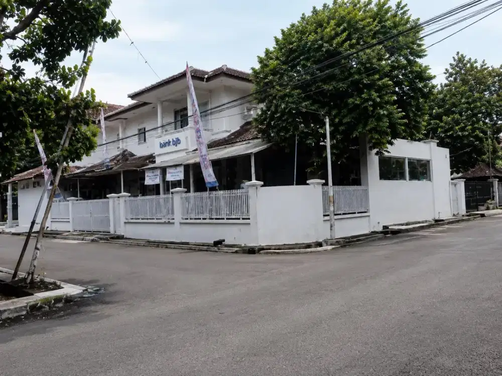 Rumah Murah 2 Lantai Hook Klasik Terawat Tengah Kota Nyaman di Atlas Kiaracondong