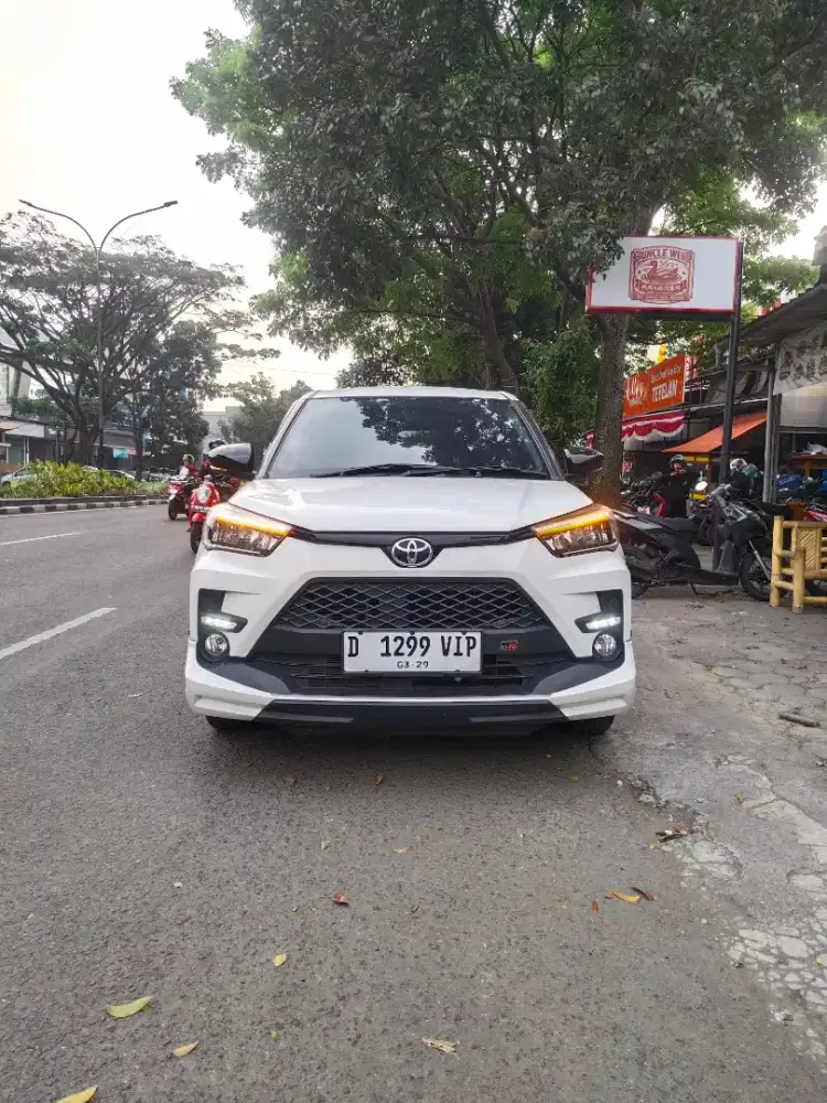 Toyota Raize GR 1,0 one tone at