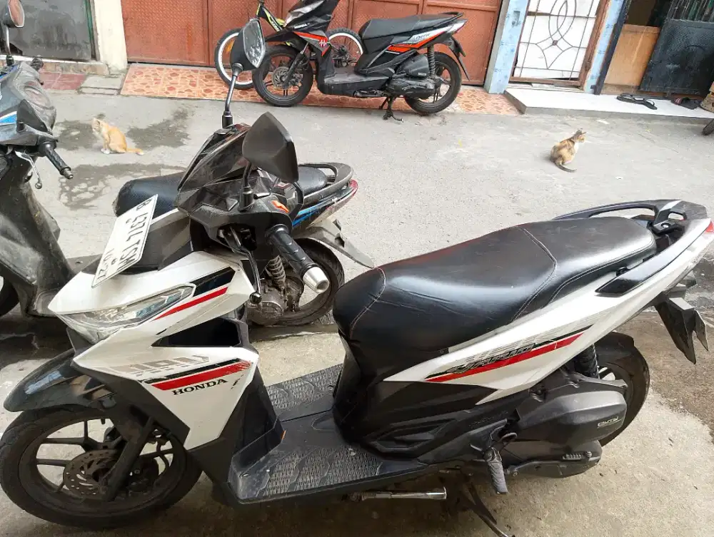 Vario 125 warna putih