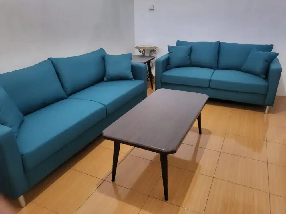 Sofa biru teal dari set Informa Nordia Anniston