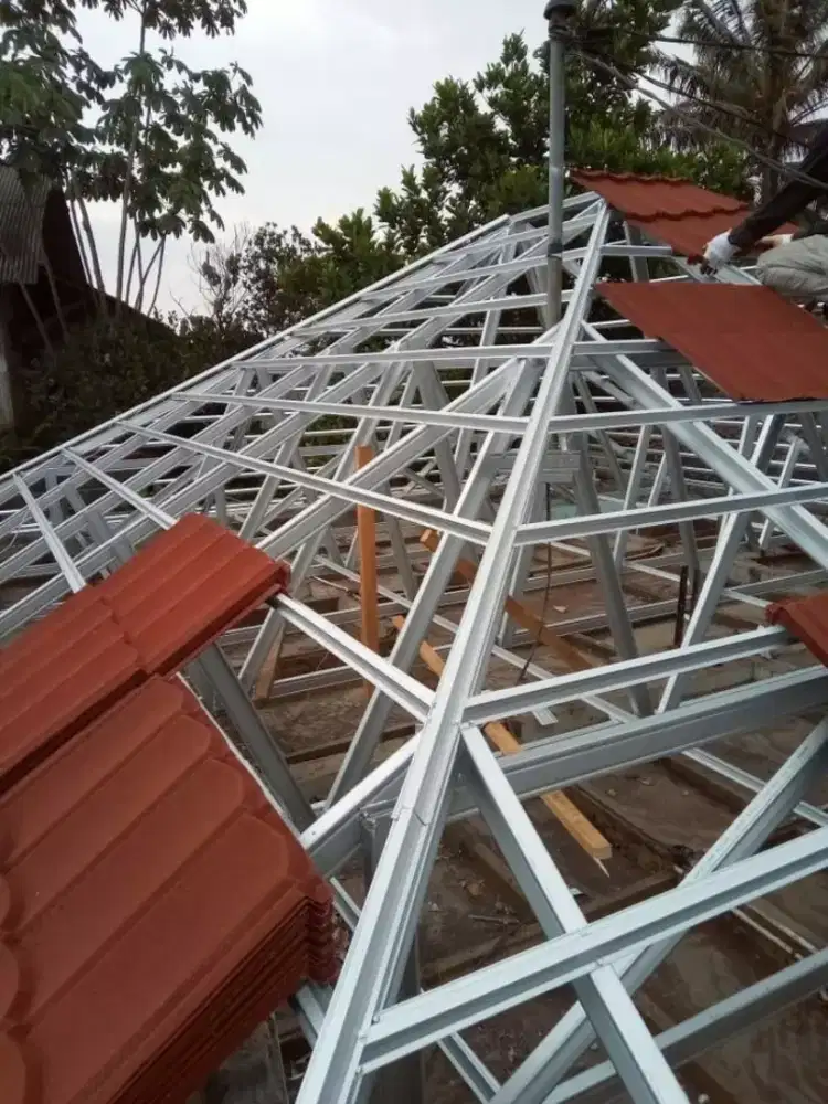 Pemasangan atap baja ringan+ rangka baja ringan