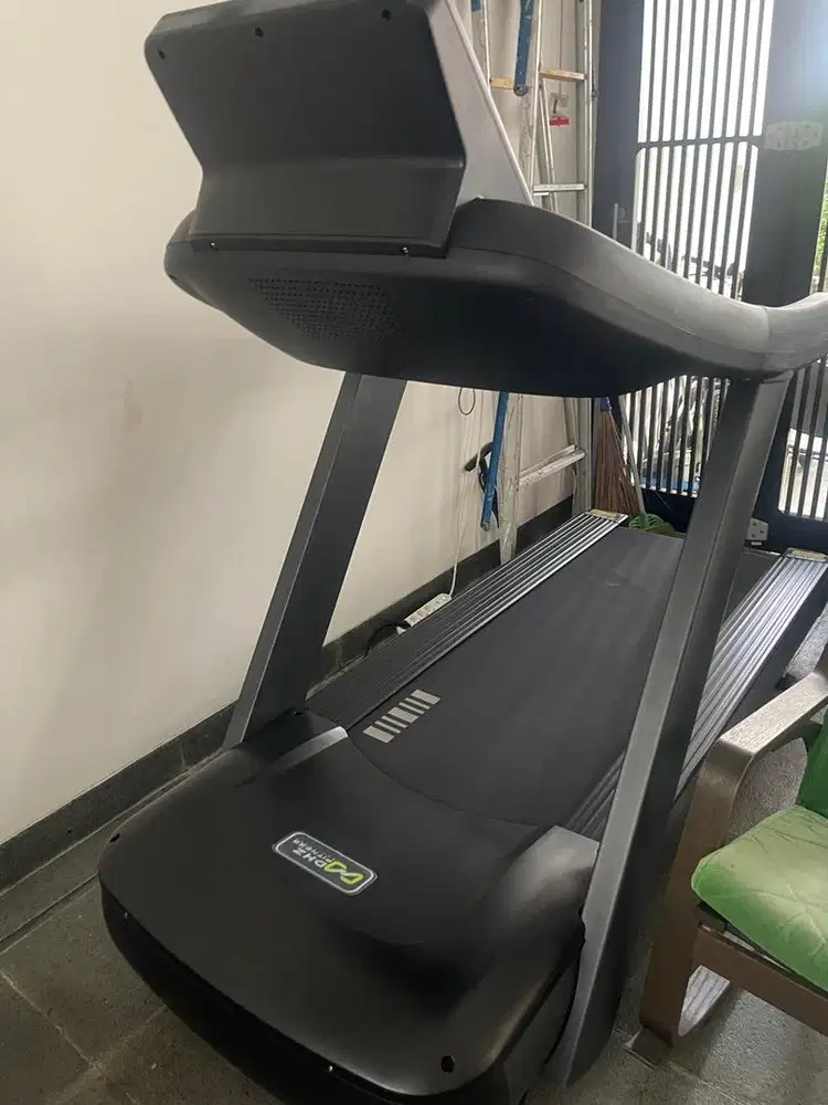 Treadmil gym komersial dhz8400