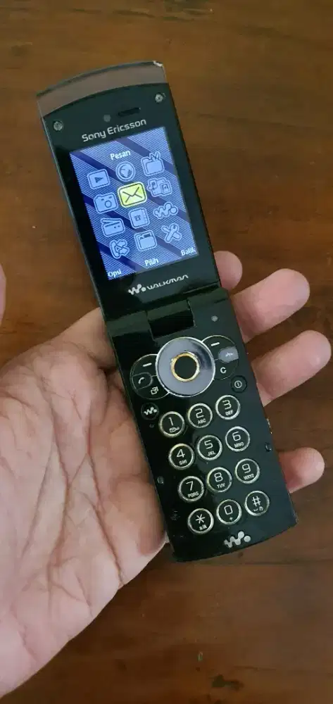 Sony Ericsson w980i Madona Walkman Rare