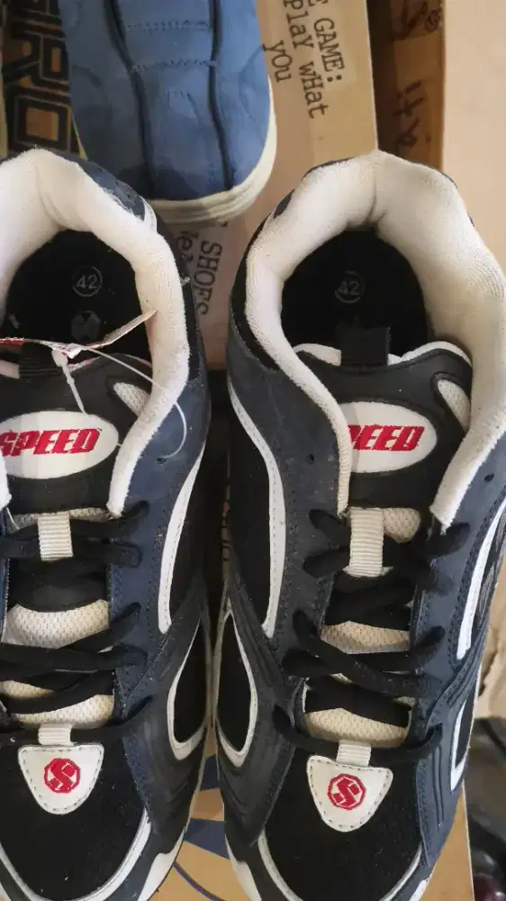 Cuci gudang sepatu stok lama