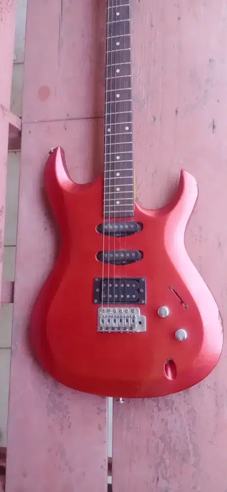 Gitar caraya maroon