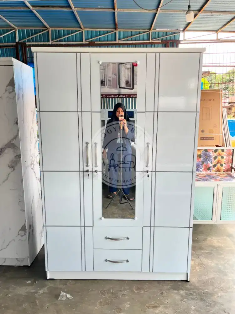 READY LEMARI PAKAIAN 3 PINTU TERMURAH