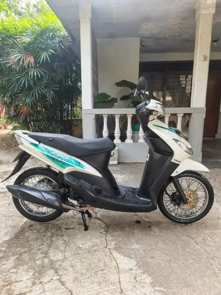 Yamaha mio smile 2011 putih lengkap