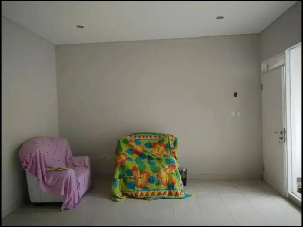 Dijual Cepat Rumah 2 Lantai Lingkungan Aman Nyaman Siap Huni Lokasi di Pondok Hijau Bandung