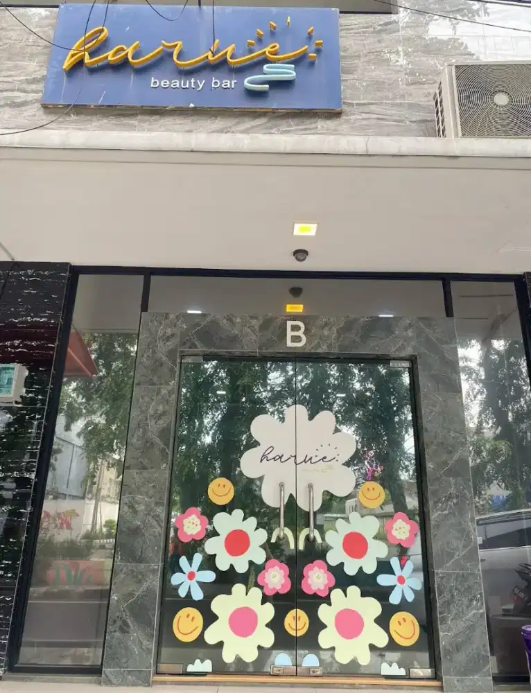 Nail & lash therapist