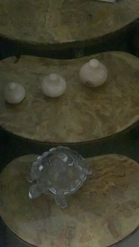 Meja hias sebanyak 3 tumpuk